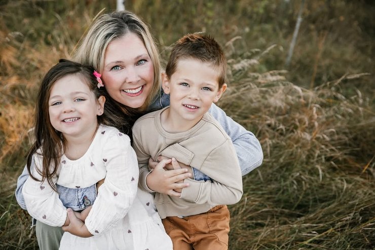 Кейла зі своїми дітьми