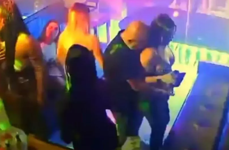 Вымышленные истории, ограбления, наркотики, преступления, курьезы на курортах, видео, Великобритания, Колумбия