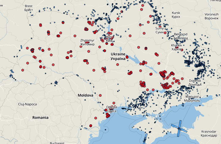 Карта спутниковых снимков от Capella Space (синие полигоны) и известных случаев обстрелов (красные точки)