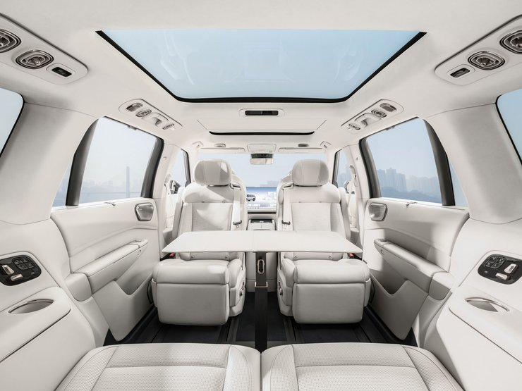 Салон Lynk & Co 900