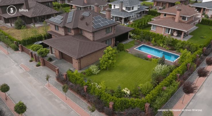 Олег Хрипун, Витаград, коттедж, имение