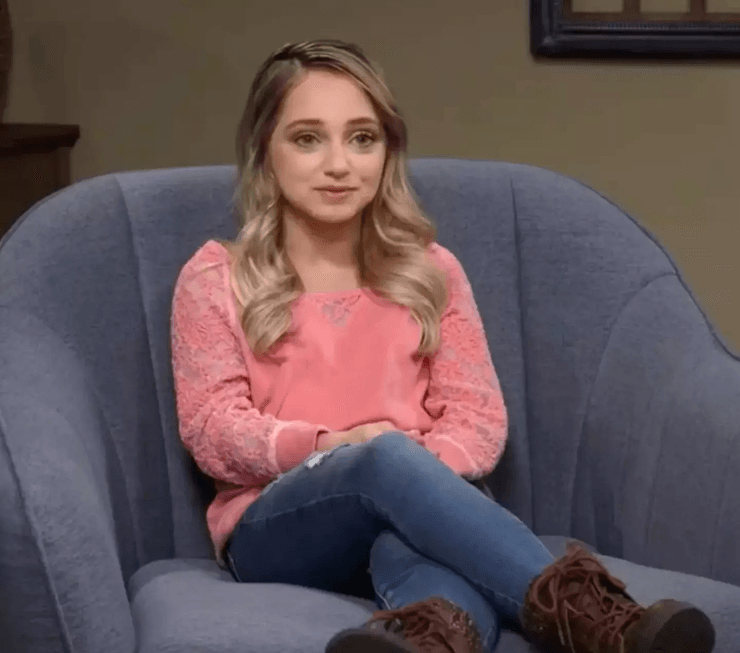 23-летняя женщина выглядит как ребенок, редкое заболевание, рак мозга, опухоль, химиотерапия, не может расти, проблемы с ростом