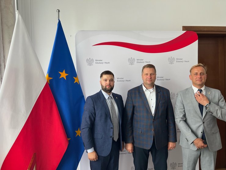 Зправа наліво: Президент КМУ Поканевич Олександр, Міністр освіти та науки Польщі Пшемислав Чарнек, директор Польського кампусу КМУ Потій Олександр.