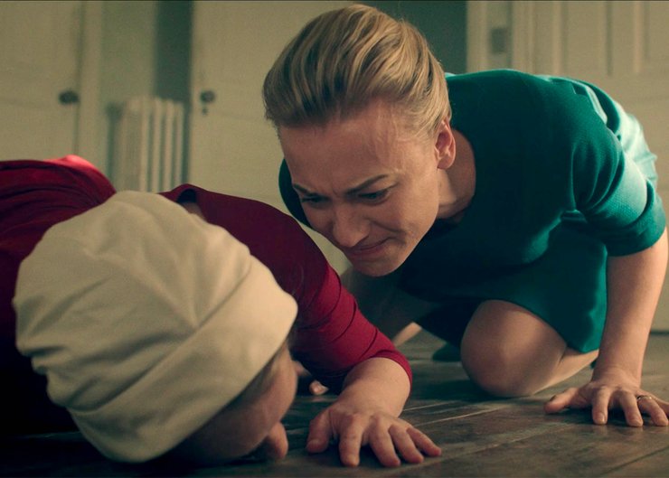 Ивонн Страховски, Элизабет Мосс, рассказ служанки