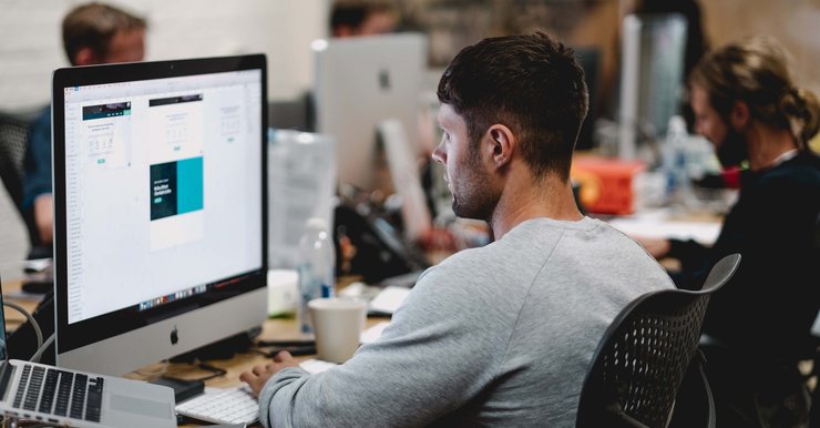 зарплати в україні, Середня зарплата в Україні, підвищення зарплати 2023 року, кому підвищать зарплати у 2023 році