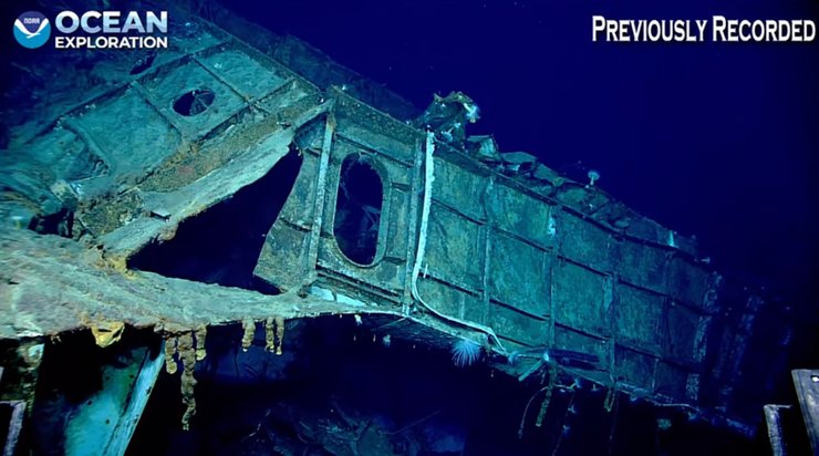 затонувший авианосец