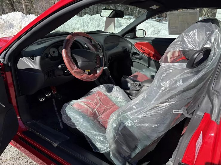 салон Форд Мустанг 2003 года