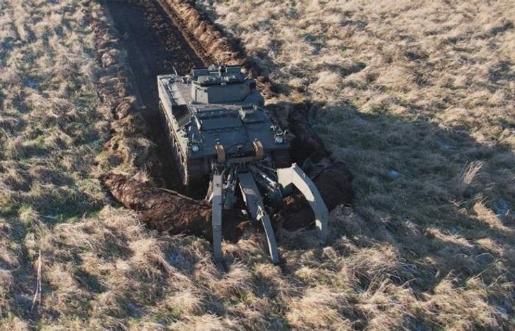 БМП Warrior перероблять на безпілотні наземні комплекси для розмінування