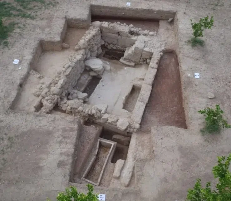 Сікіон, театр, сандалі, розкопки, артефакти, археологи, археологія, Греція, Пелепоннес, місто, могила, поховання, взуття, Арат Сікіонський, античність