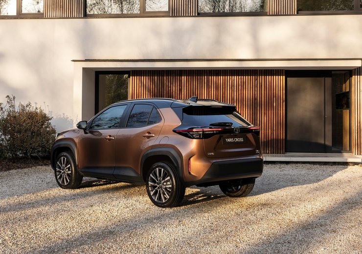 тойота ярис кросс