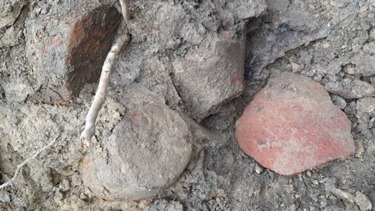 археологи, находка, ученые, посуда, глина, реконструкция, узоры, жилье, фрагменты, сосуд, горшок, поселение, музей