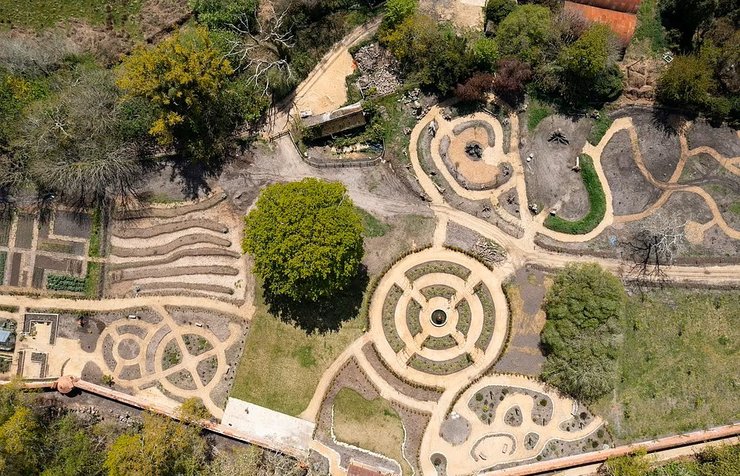 Lush, анследним косметической империи, саймон константин, кому принадлежит лаш, тайный сад