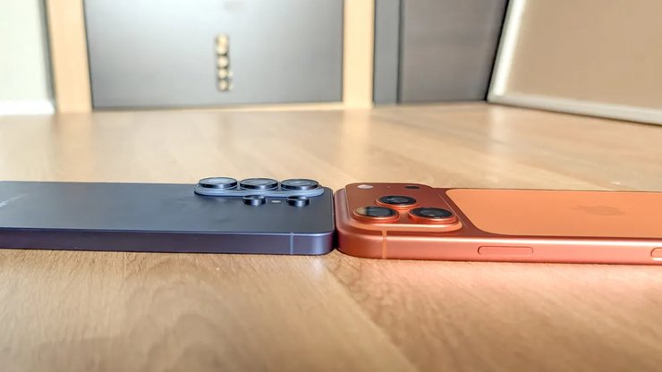 Товщина iPhone 17 Pro Max та Samsung Galaxy S26 Ultra