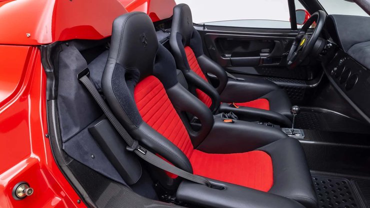 Автомобиль Ferrari F50 1997 года выпуска