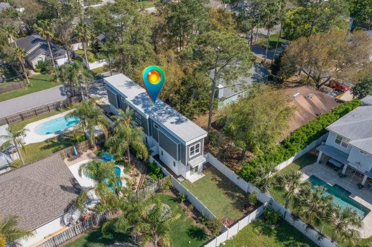 Будинок, купівля нерухомості, дозвіл на будівництво, житло, США, курйози, скандал, фото, сусід, суперечки