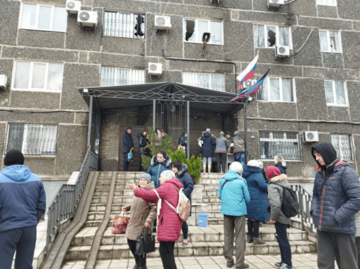 "Очередь" за компенсацией в Мариуполе