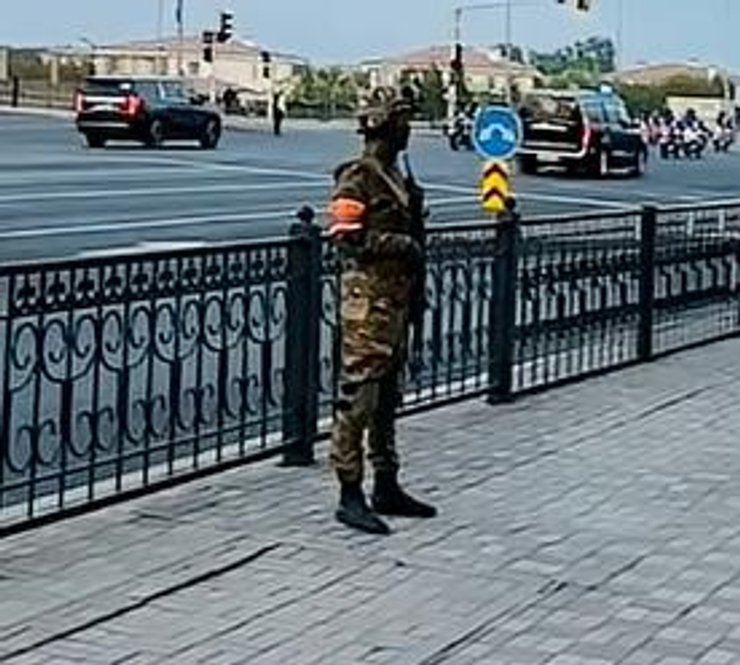 фото полиции во время движения кортежа Путина в Казахстане, 28 мая