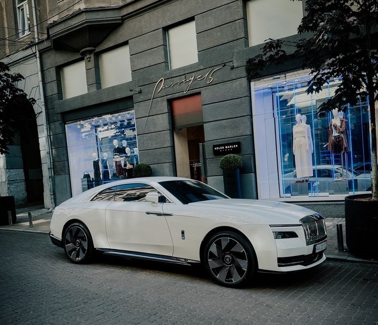 новий Rolls-Royce Spectre