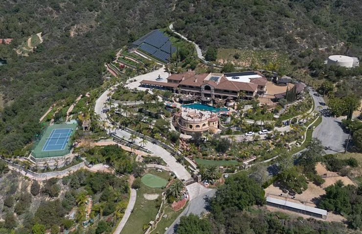 Особняк, город миллионеров, Брэдбери, город в США, пригород, элитный район, богатые люди, средняя стоимость домов, чаевые, необычные законы, особняк