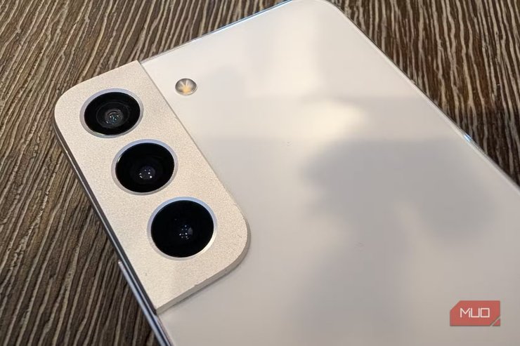 Телефон Samsung Galaxy S22