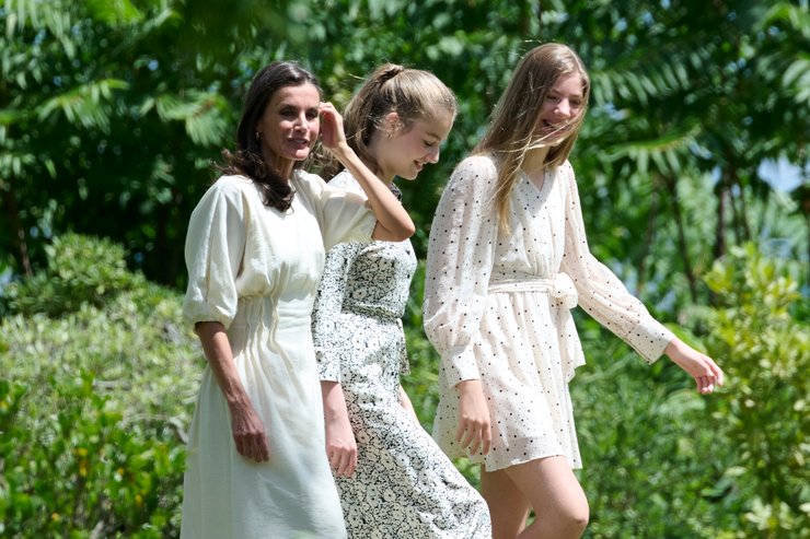 Королева Летиция с дочерьми