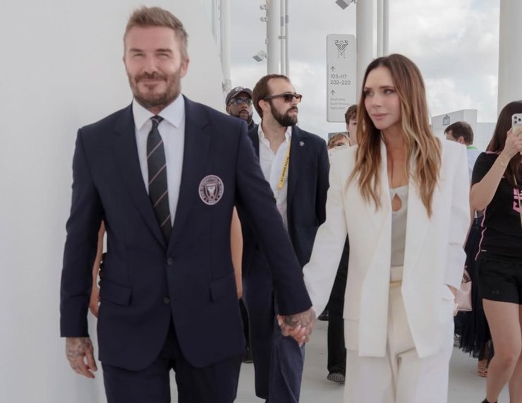 Виктория Бекхэм блондинка