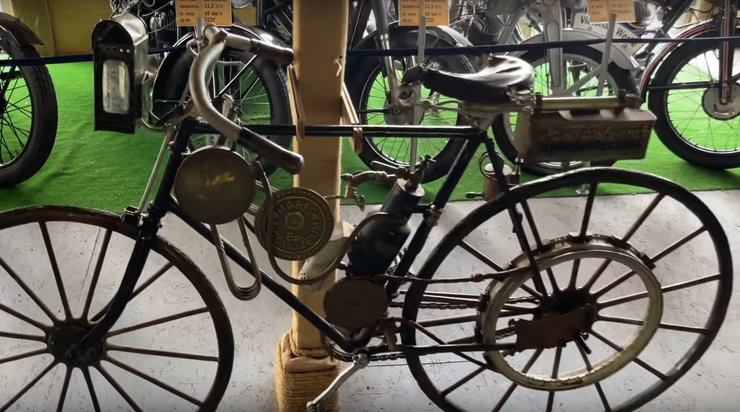 старый мотоцикл, самый старый мотоцикл, мотовелосипед