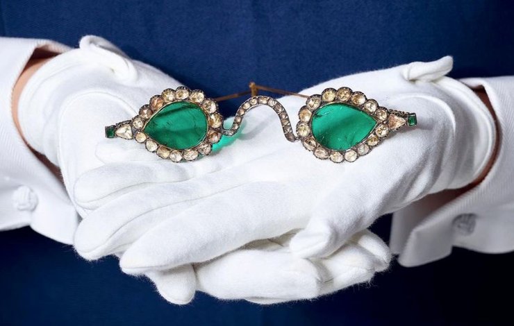 Очки в которых можно увидеть рай - на аукционе Sotheby`s