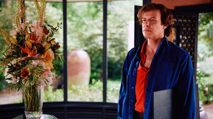 Рецензія на фільм Найбагатша жінка світу