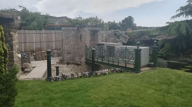 Незаконное строительство, водопад, 2 водопада, руины, подземная пещера, рядом с домом, пруд, тайно построил, строительство