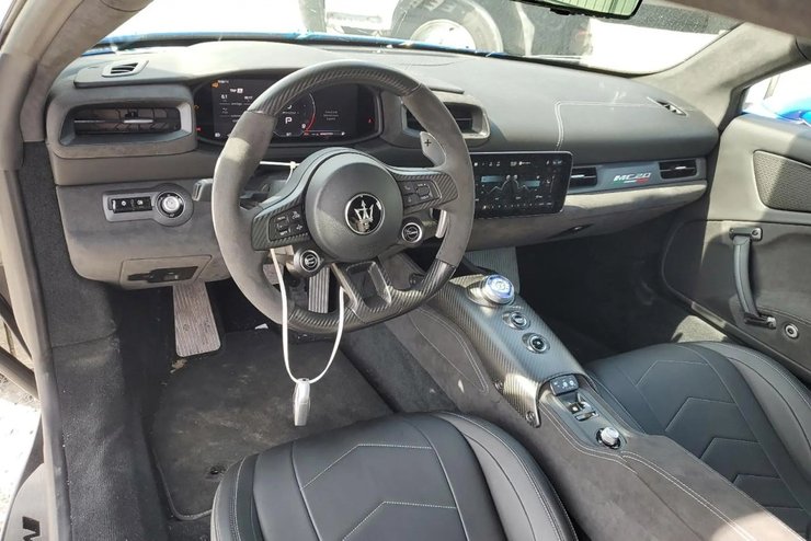 Maserati MC20 2022, Maserati MC20, новий Maserati MC20, суперкар Maserati, розбитий суперкар