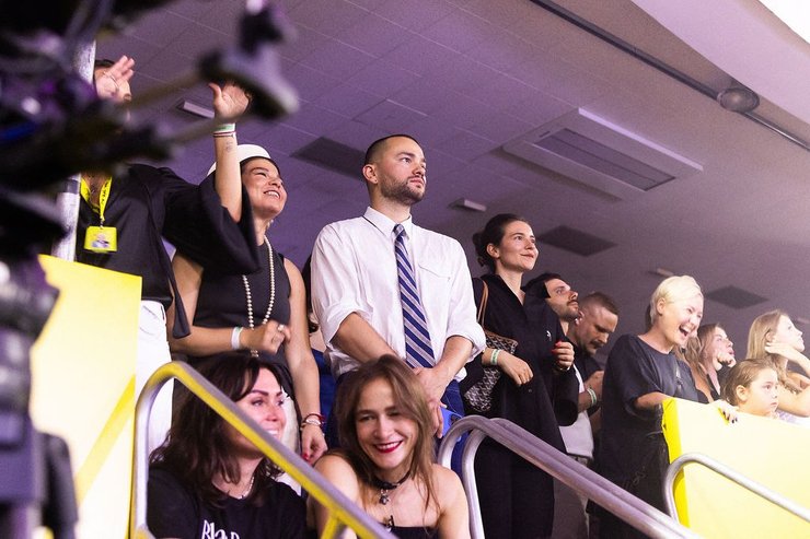 концерт MONATIK, Ваня Фролов