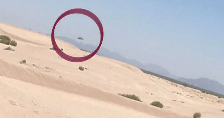 Сделал фото НЛО, НЛО, заснял НЛО, делал селфи, селфи, пустыня, объект в небе, соцсети, инопланетяне, НЛО в пустыне