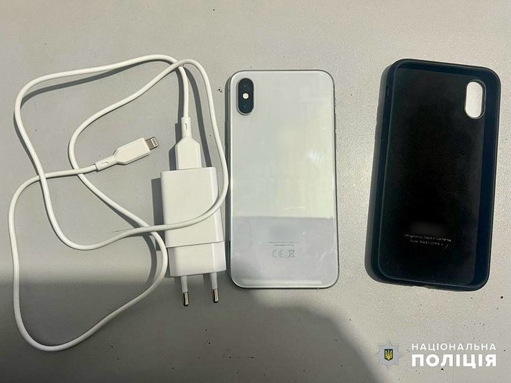 конфискованный айфон