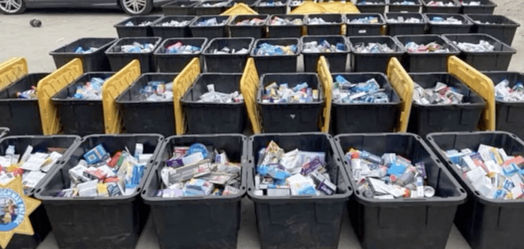 Вкрадені товари, скупники, намети з вкраденими речами, цілий склад, викрадені товари з магазинів, поліція, крадіжка, арешт