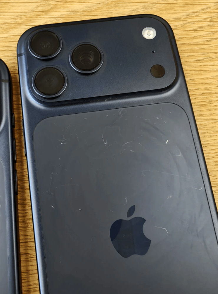 iPhone 17 жалобы царапины