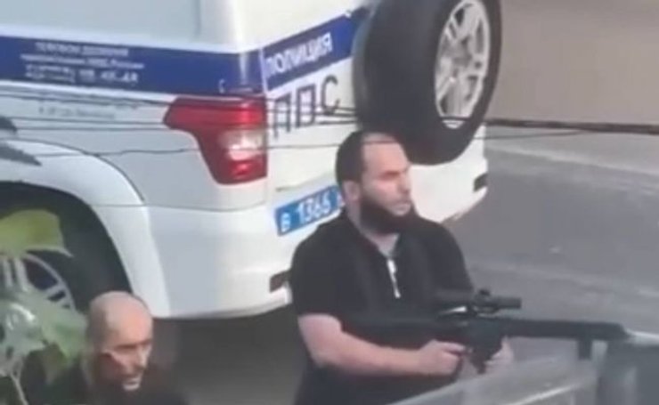 Нападники стріляли по поліцейських біля церкви в Махачкалі