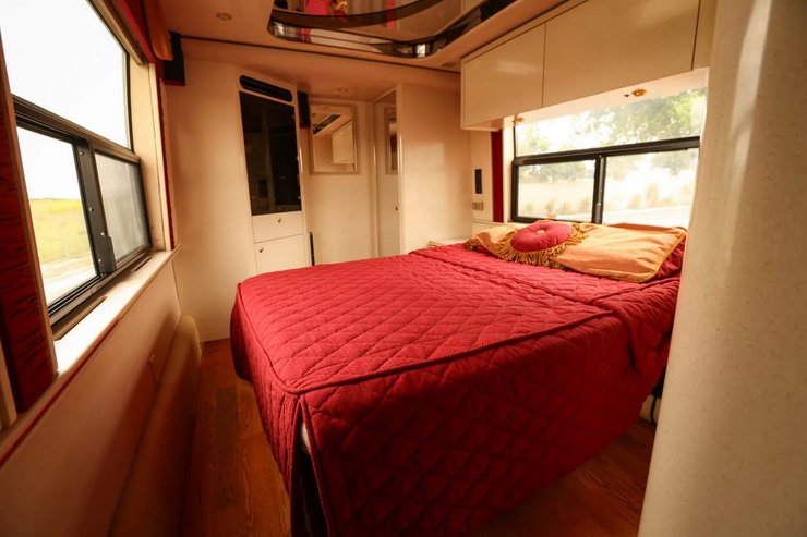 Featherlite Vantare 45, Prevost H3-45, дім на колесах, Джордж Форман