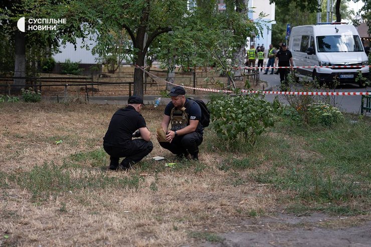 Фото следователей ГБР на месте стрельбы в Киеве 2 сентября