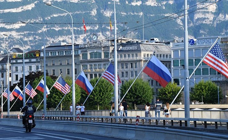 зустріч в Женеві, зустріч Путіна і Байдена, прапори США та РФ