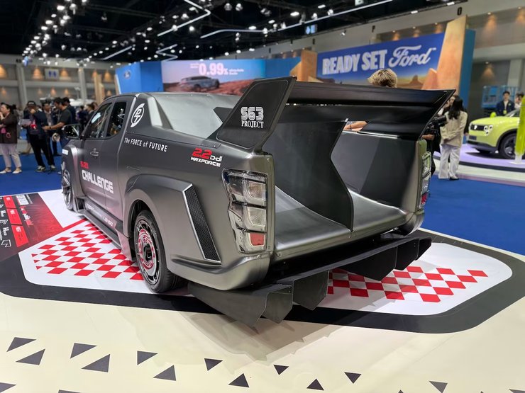 пікап Isuzu D-Max Challenge