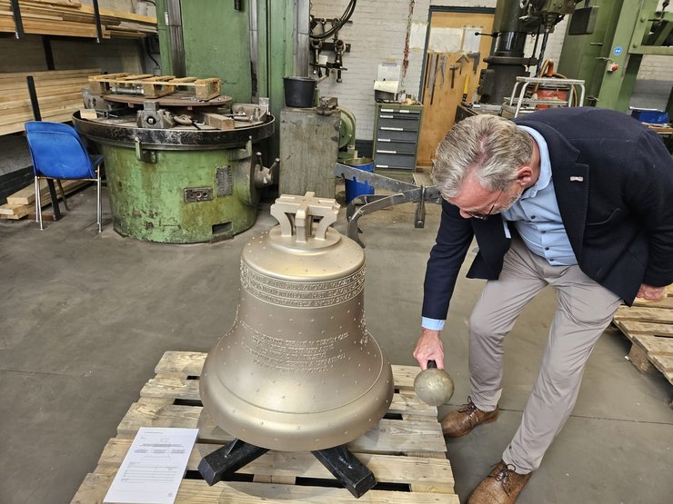 чехія дзвін, дзвін, дзвін для церкви в чехії, дзвін із ракет