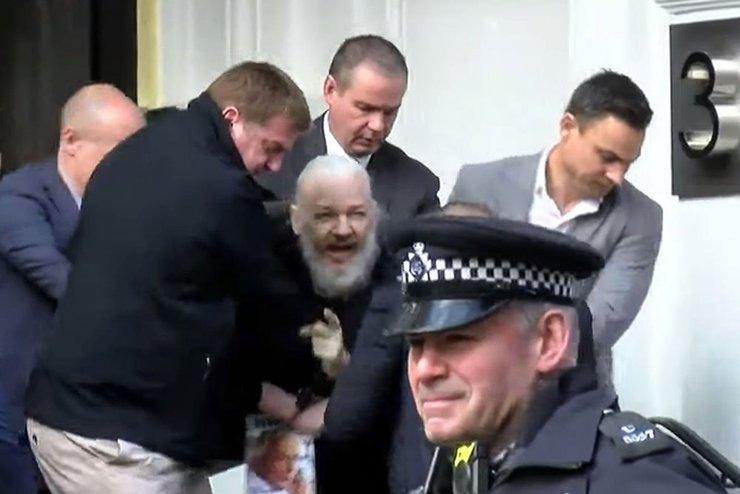 Ассанж в Лондоне, ассанж арест