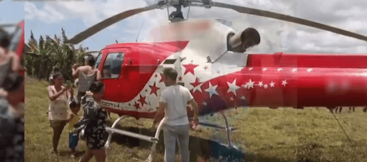 Вертолет запутался в воздушном змее, экстренная посадка, вертолет, пилот, пассажиры, полиция, полетел обратно, винт вертолета