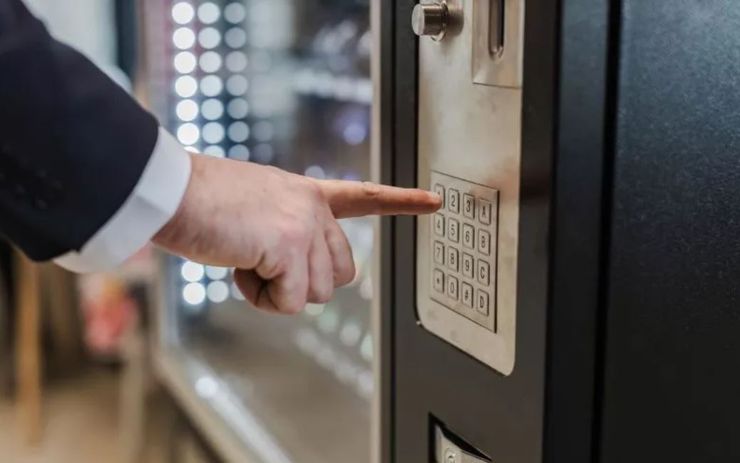 Мужчина пожаловался на коллегу, который не захотел одолжить ему 1 доллар, интересные истории, курьезы, странные случаи из жизни