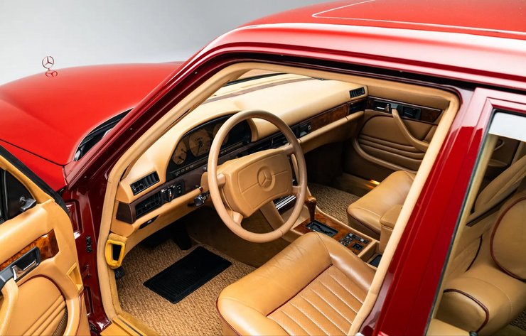 Салон Mercedes W126