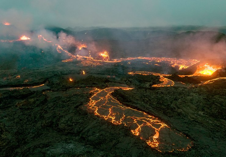 вулкан, Исландия, достопримечательности Исландии, селфи с вулканом