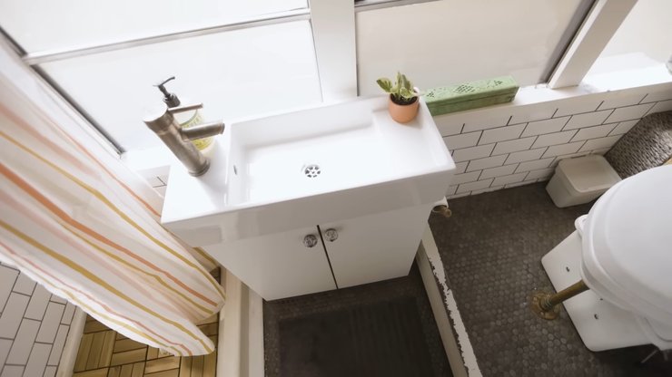 Дом на колесах из школьного автобуса