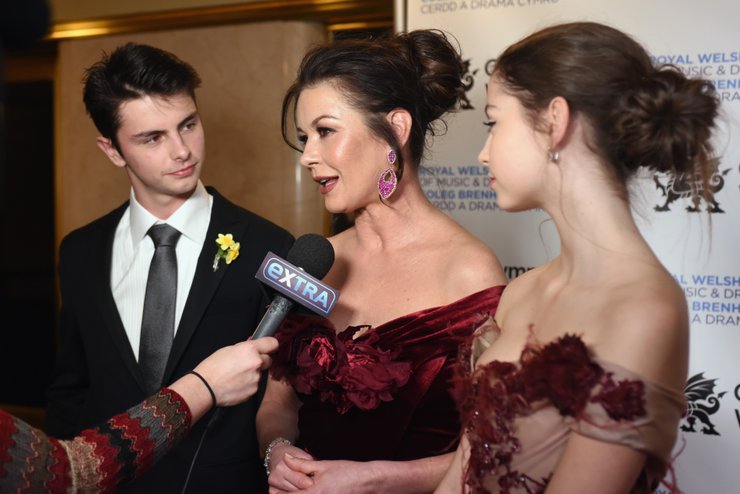 Кетрін Зета-Джонс з дітьми від Майкла Дугласа