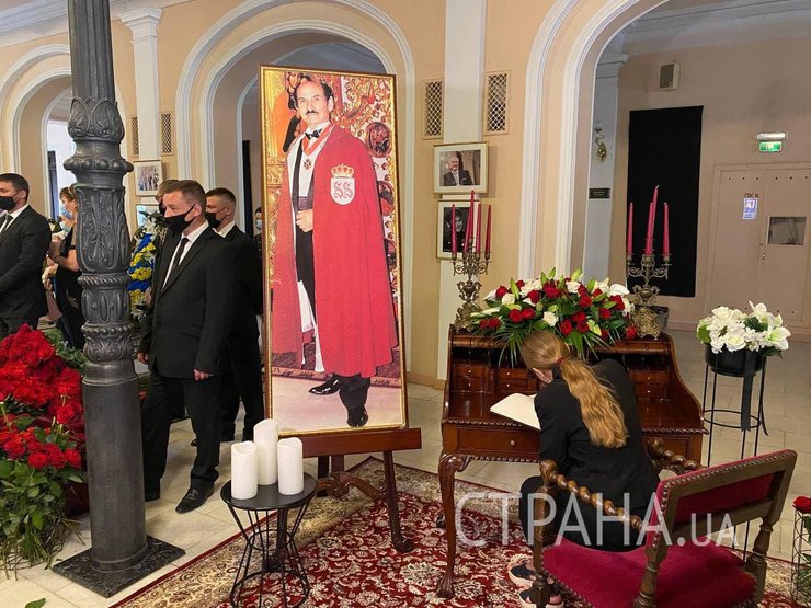 "Книга о жизни талантливых людей", прощание с чапкисом